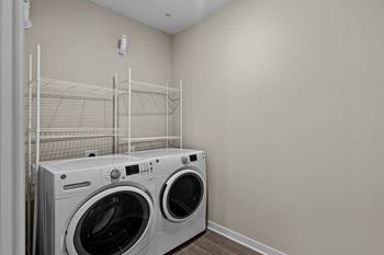 Alton jefferson park luxury apartments in denver, colorado in-home washer and dryer